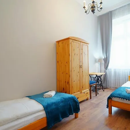 Everysky - Plac Ratuszowy 51 *